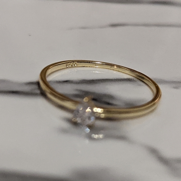 Golden Ring Teardrop Size 8 S925 - Picture 3 of 5